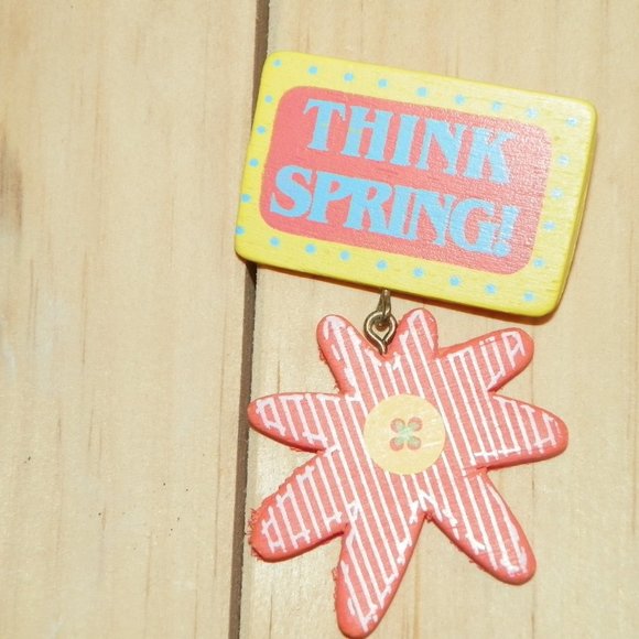 9 Spring Holiday Pins Gift - Picture 5 of 9